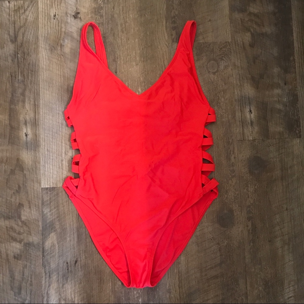 Strappy-side One-piece Swimsuit
